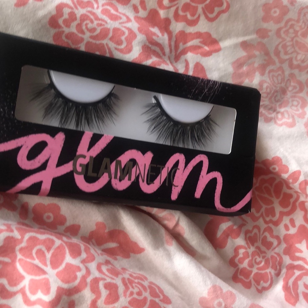 Lashes - Picture 2 of 2